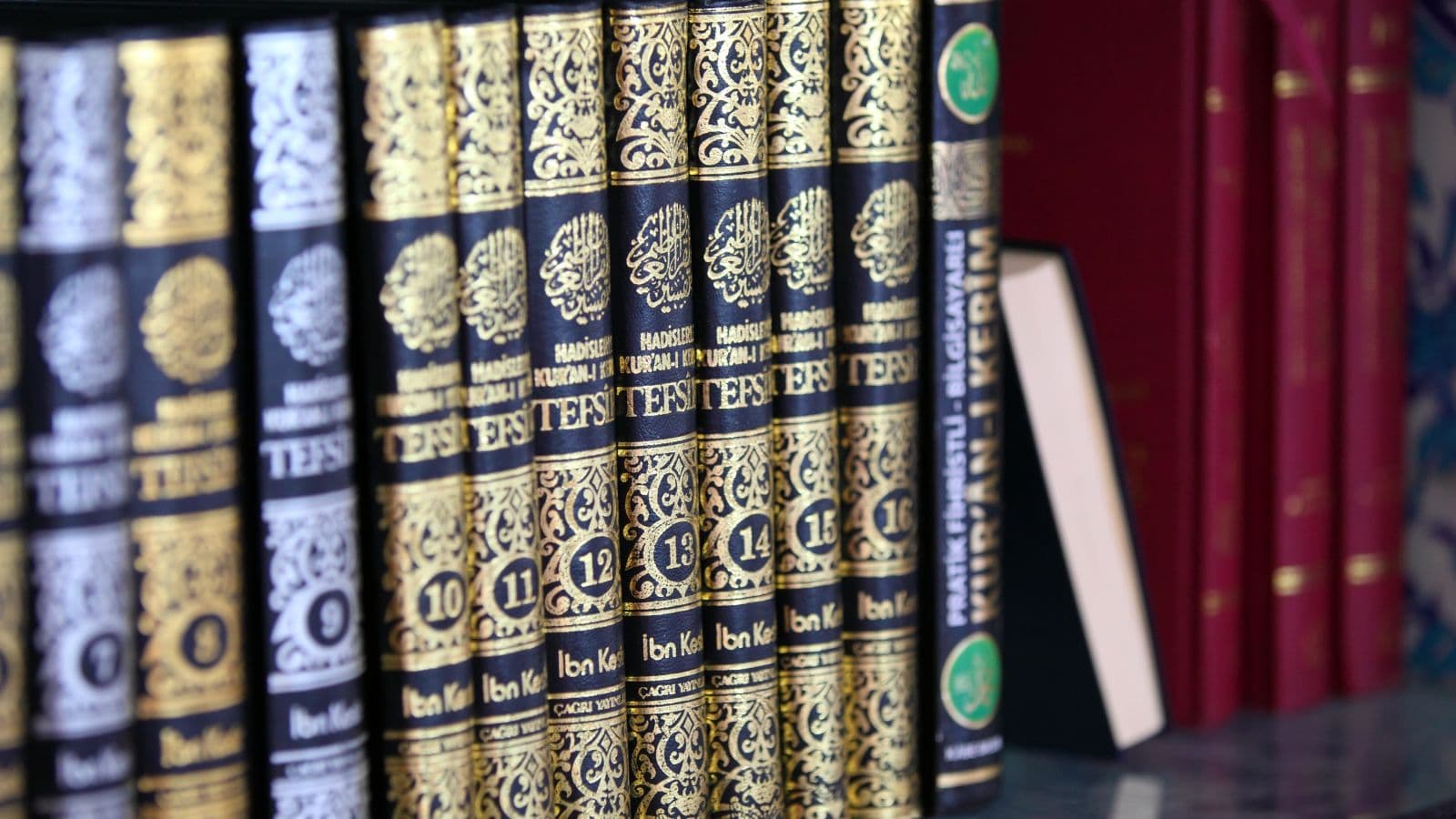 Collection reliée d'ouvrages consacrés aux hadiths