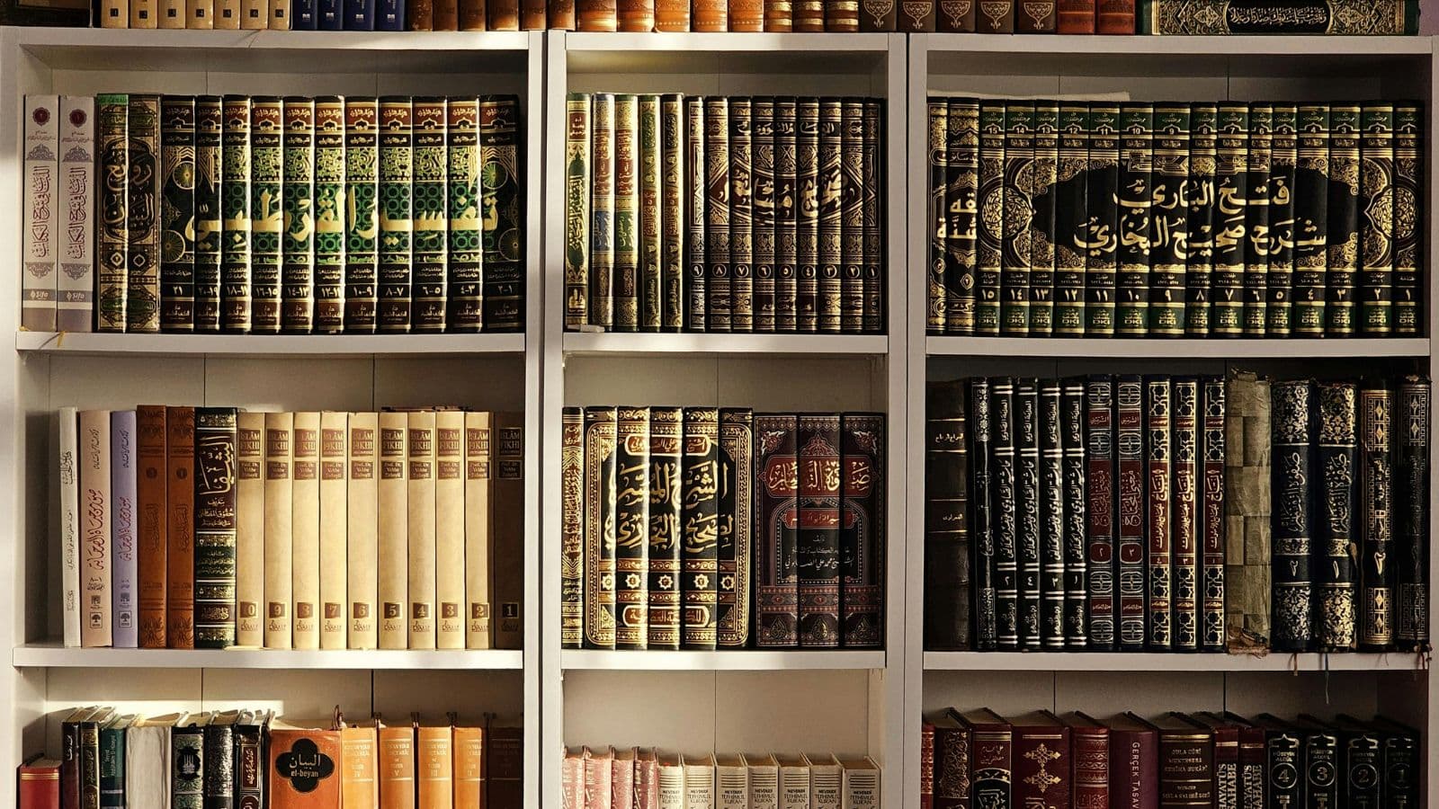 Grande bibliothèque d'ouvrages religieux en langue arabe