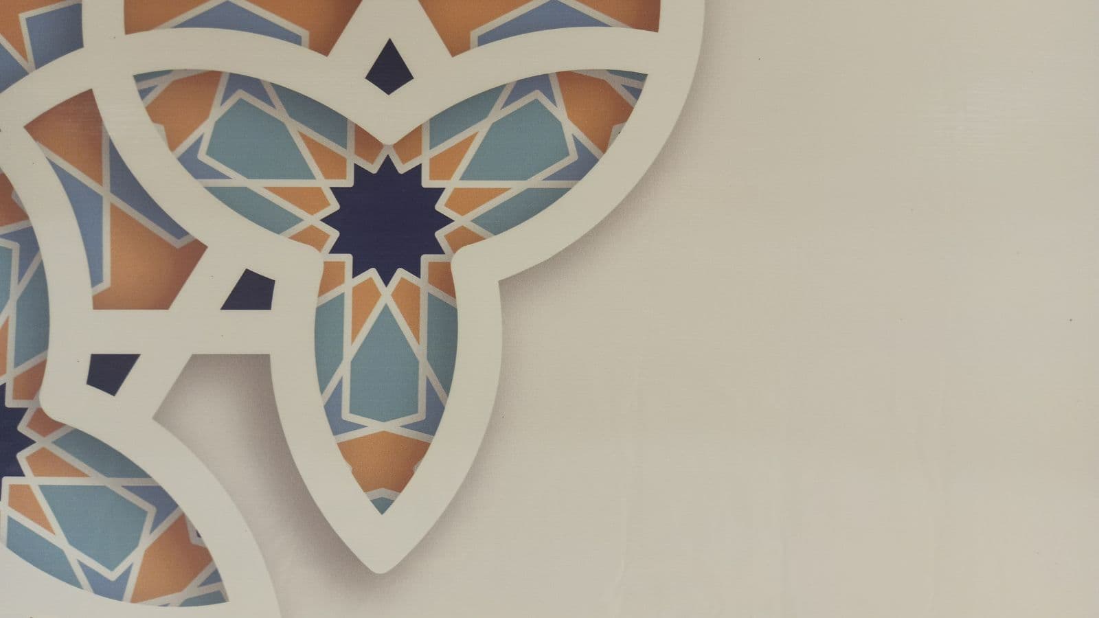 Motif géométrique mural bleu et ocre