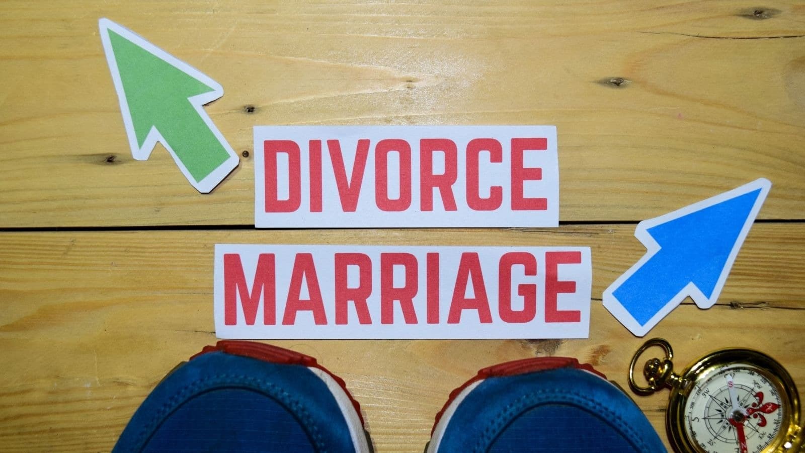 Panneaux opposant mariage et divorce