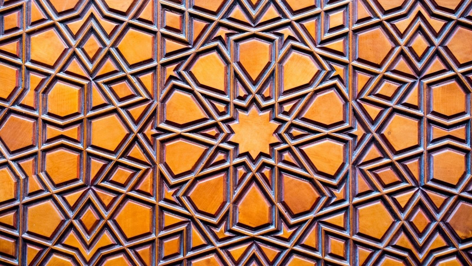 Motif géométrique islamique en bois orangé