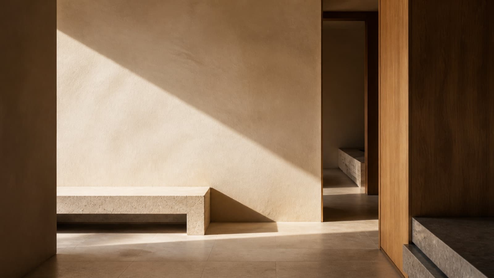 Intérieur minimaliste en pierre naturelle éclairé par le soleil